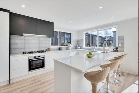 Photo of property in 41 Knights Road, Rothesay Bay, Auckland, 0630