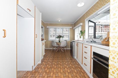 Photo of property in 23a Hereford Street, Te Atatu Peninsula, Auckland, 0610