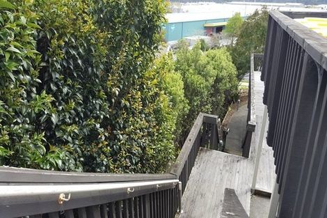 Photo of property in 8d Schnapper Rock Road, Schnapper Rock, Auckland, 0632