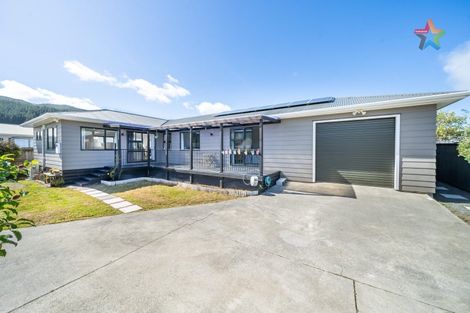 Photo of property in 5b Kilkenny Grove, Wainuiomata, Lower Hutt, 5014