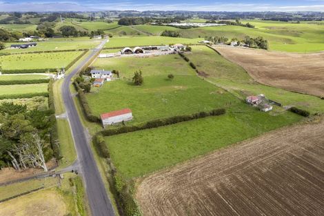 Photo of property in 155 Cross Road, Lepperton, New Plymouth, 4373