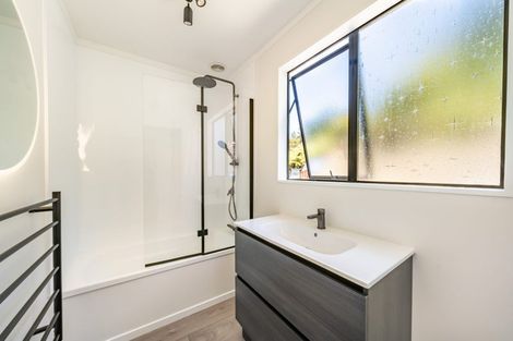 Photo of property in 15b Gribble Grove, Stokes Valley, Lower Hutt, 5019