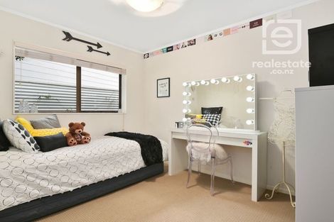 Photo of property in 5 Cumbrian Place, Conifer Grove, Takanini, 2112