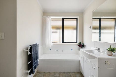 Photo of property in 6 Willscarlet Lane, Hamilton East, Hamilton, 3216