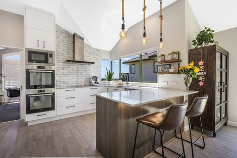 Photo of property in 56 Kakariki Grove, Waikanae, 5036