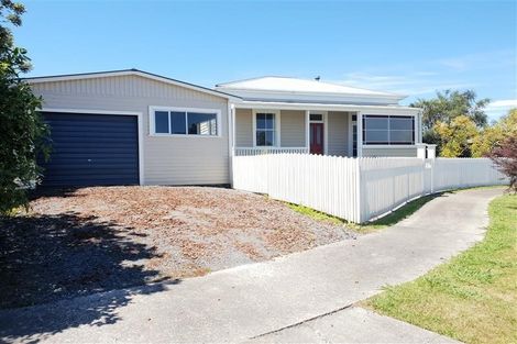 Photo of property in 9 Perrin Place, Kelvin Grove, Palmerston North, 4414