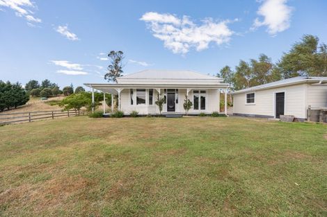 Photo of property in 1986 Taihape Road, Sherenden, Hastings, 4179