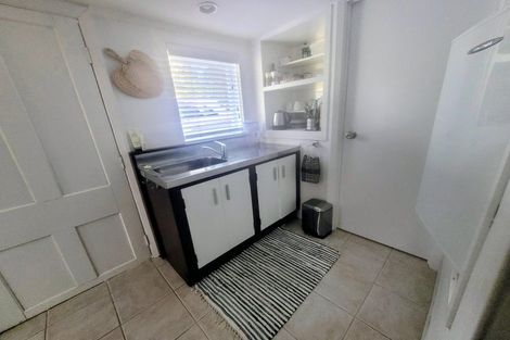 Photo of property in 7 Pah Road, Cockle Bay, Auckland, 2014