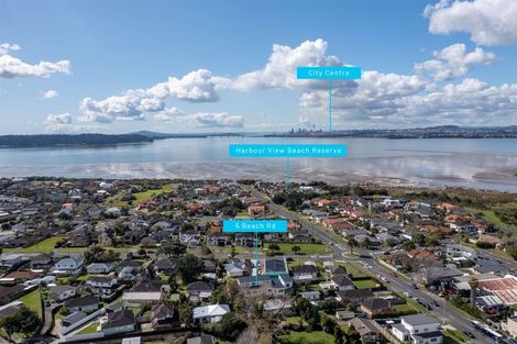 Photo of property in 5d Beach Road, Te Atatu Peninsula, 0610