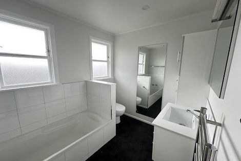 Photo of property in 32 Lynda Avenue, Paparangi, Wellington, 6037