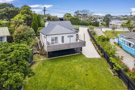 Photo of property in 19 Penton Road, Stanmore Bay, Whangaparaoa, 0932
