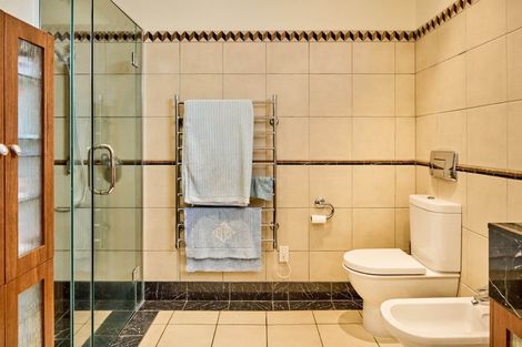 Photo of property in 76 The Crescent, Roseneath, Wellington, 6011