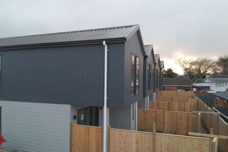 Photo of property in 10e Roberts Road, Te Atatu South, Auckland, 0610