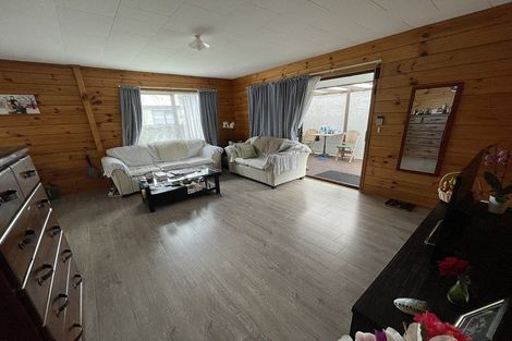 Photo of property in 1/202 Lake Road, Northcote, Auckland, 0627