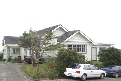 Photo of property in 7 Griffiths Grove, Newlands, Wellington, 6037