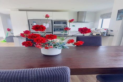 Photo of property in 2 Manutewhau Road, Massey, Auckland, 0614