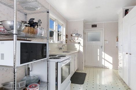 Photo of property in 39 Atiawa Crescent, Waiwhetu, Lower Hutt, 5010