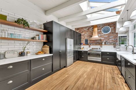 Photo of property in 353 Devon Street West, Lynmouth, New Plymouth, 4310