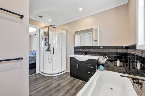 Photo of property in 63 Domett Street, Waitara, 4320