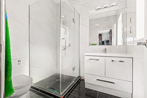 Photo of property in 75 San Valentino Drive, Henderson, Auckland, 0612