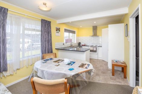 Photo of property in 16 Blundell Place, Huntly, 3700
