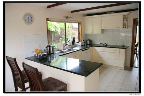 Photo of property in 15 Longwood Place, Forrest Hill, Auckland, 0620