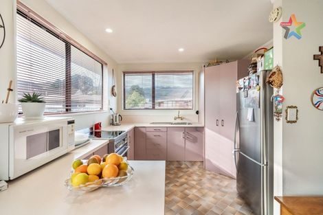 Photo of property in 2/8 Hewer Crescent, Naenae, Lower Hutt, 5011