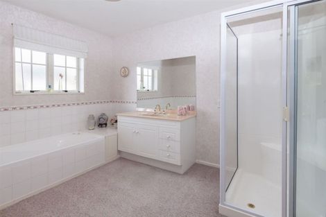 Photo of property in 8 Wiltshire Mews, Avonhead, Christchurch, 8042