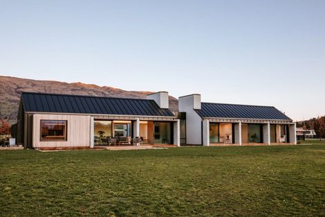 Photo of property in 10 Little Orchard Way, Wanaka, 9382