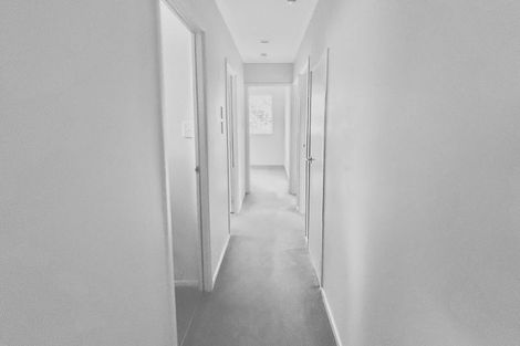 Photo of property in 29 Staincross Street, Green Bay, Auckland, 0604