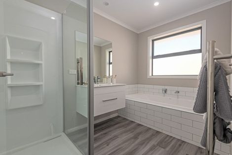 Photo of property in 20 Atlantic Drive, Fitzherbert, Palmerston North, 4410
