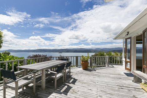 Photo of property in 29 Fortification Road, Karaka Bays, Wellington, 6022