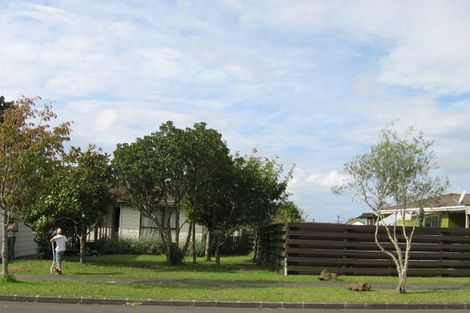 Photo of property in 3 Granville Drive, Massey, Auckland, 0614