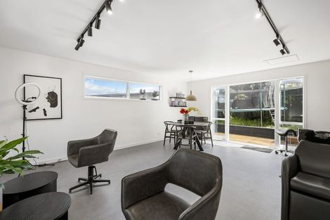 Photo of property in 904 East Coast Road, Northcross, Auckland, 0630