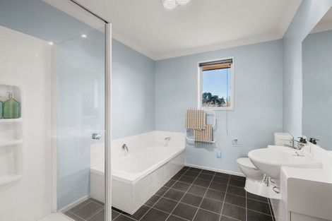 Photo of property in 54 Willowview Drive, Redwood, Christchurch, 8051
