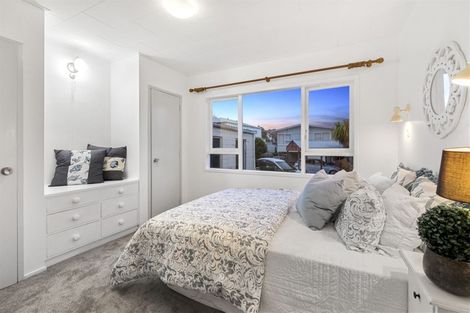 Photo of property in 40 Valley View Road, Glenfield, Auckland, 0629