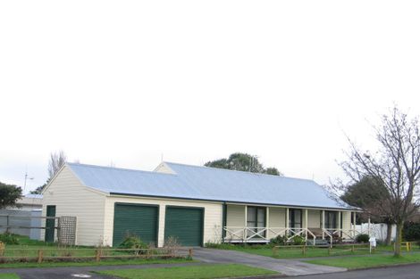 Photo of property in 2 Escort Grove, Awapuni, Palmerston North, 4412