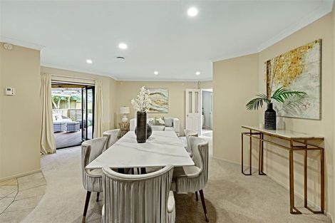 Photo of property in 6 English Oak Drive, Schnapper Rock, Auckland, 0632