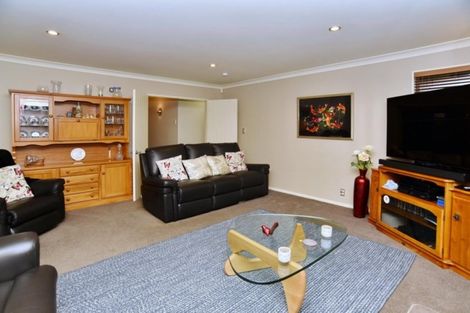 Photo of property in 2 Ross Place, Northwood, Christchurch, 8051