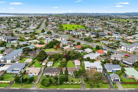 Photo of property in Peninsula Primary School, 61 Wharf Road, Te Atatu Peninsula, Auckland, 0610