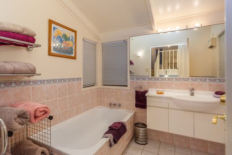 Photo of property in 39 Kohu Road, Titirangi, Auckland, 0604