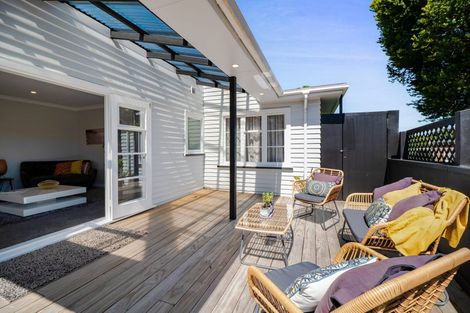 Photo of property in 226 Tukapa Street, Westown, New Plymouth, 4310