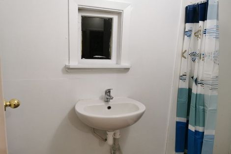 Photo of property in 88 Newlands Road, Newlands, Wellington, 6037