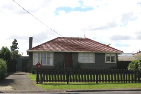 Photo of property in 13 Strid Road, Te Atatu South, Auckland, 0610