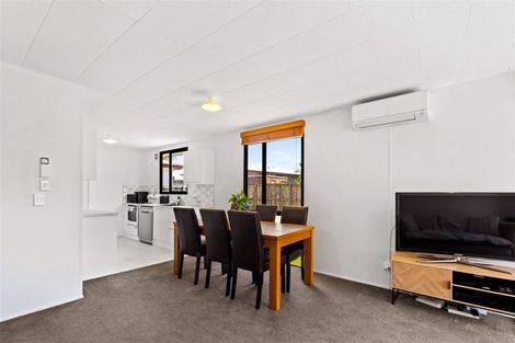 Photo of property in 8 Cameron Place, Ranui, Auckland, 0612
