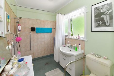 Photo of property in 35 Kowhai Street, Helensville, 0800