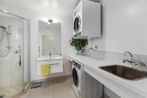 Photo of property in 104u7 Maupuia Road, Maupuia, Wellington, 6022