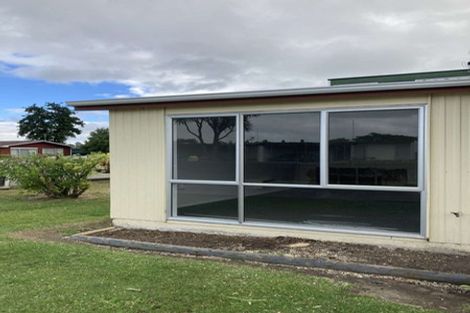 Photo of property in 2-4 Westmere Place, Takaro, Palmerston North, 4412