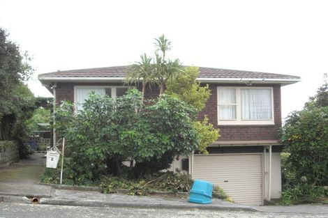 Photo of property in 9 Griffiths Grove, Newlands, Wellington, 6037