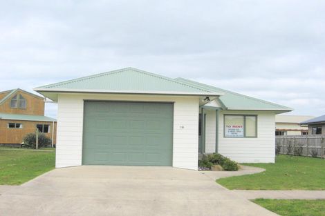 Photo of property in 18 Pipi Dune, Whitianga, 3510
